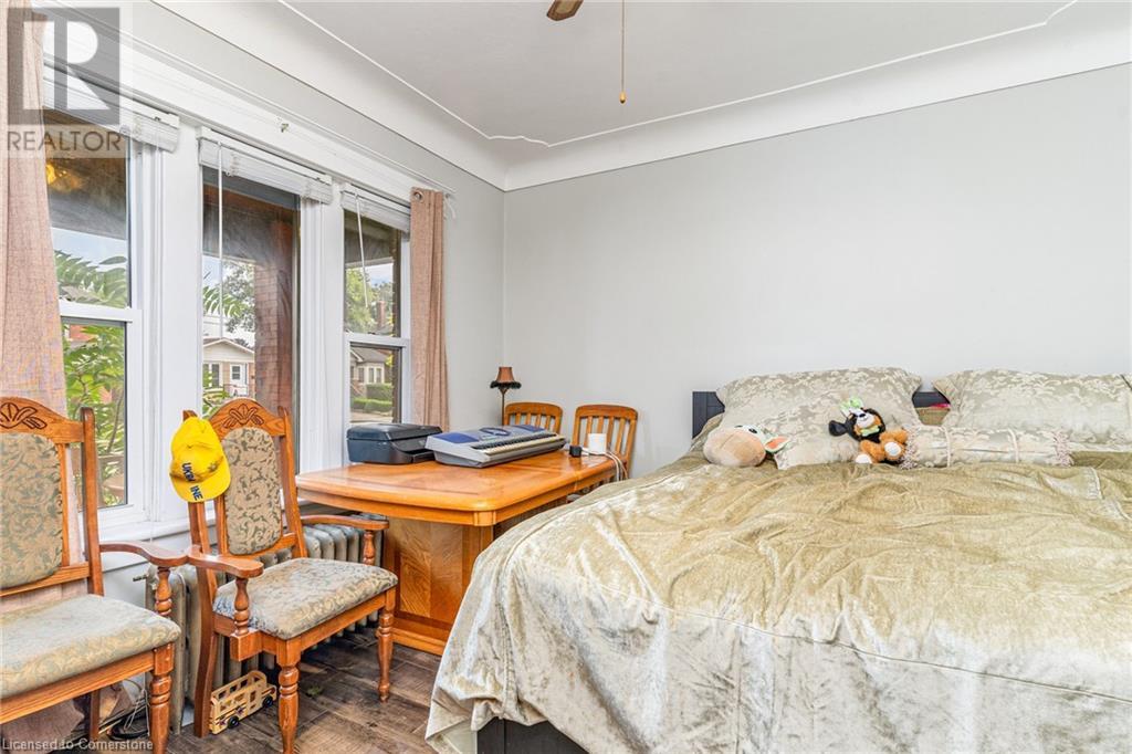 74 Kenilworth Avenue S Property Photo 11