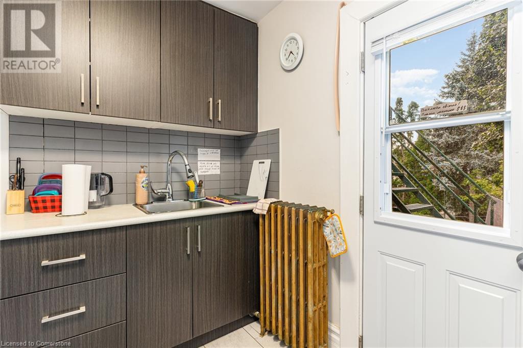74 Kenilworth Avenue S Property Photo 17
