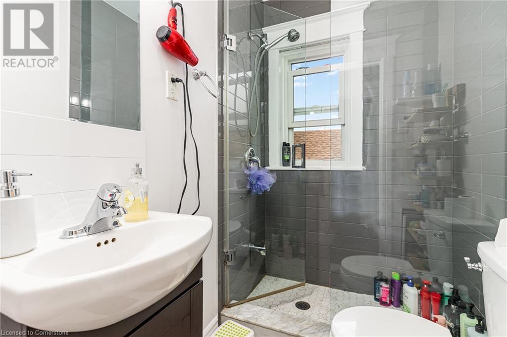 74 Kenilworth Avenue S Property Photo 18