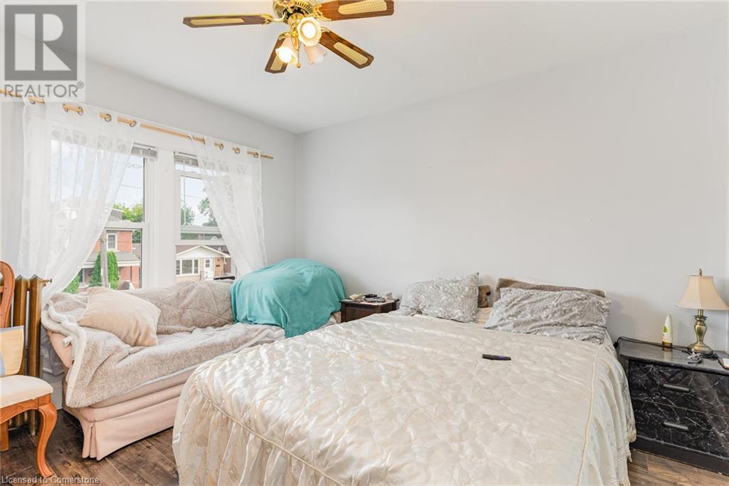 74 Kenilworth Avenue S Property Photo 19