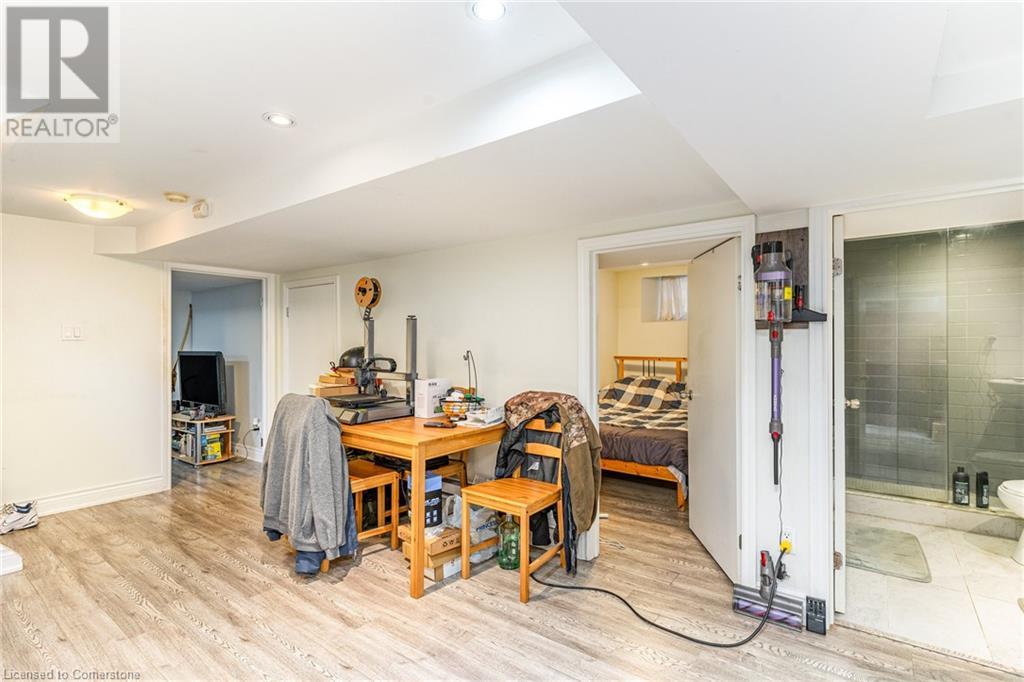 74 Kenilworth Avenue S Property Photo 23