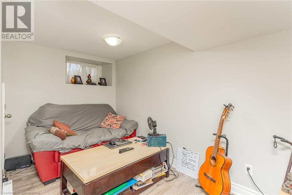 74 Kenilworth Avenue S Property Photo 27