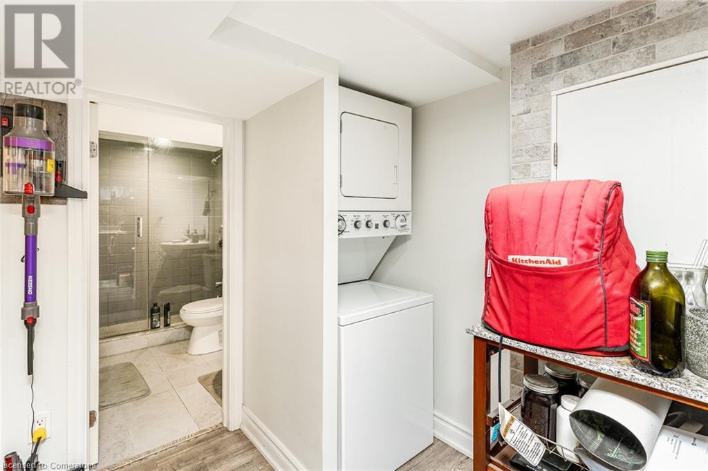 74 Kenilworth Avenue S Property Photo 30
