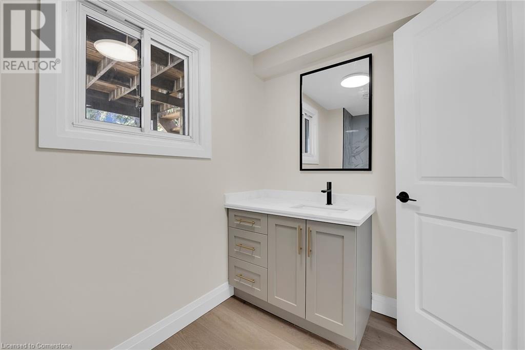 92 Pearl Street S Property Photo 10