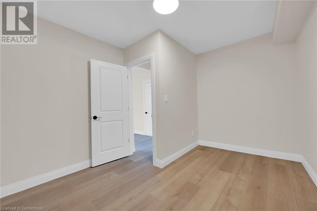 92 Pearl Street S Property Photo 16
