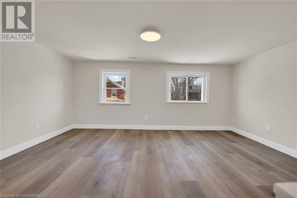 92 Pearl Street S Property Photo 33