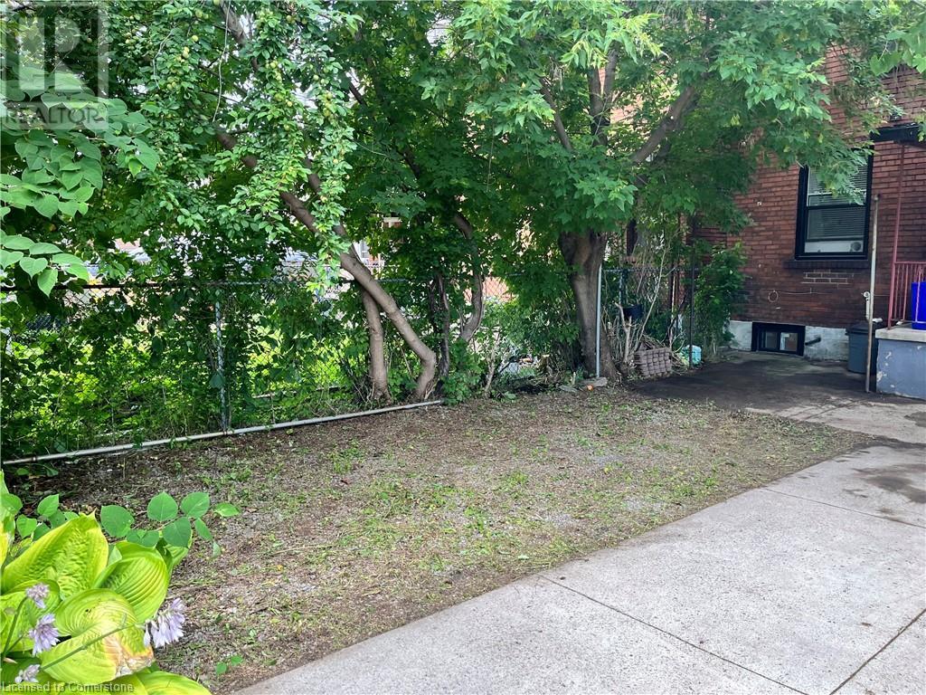 574 Cannon Street E Property Photo 32