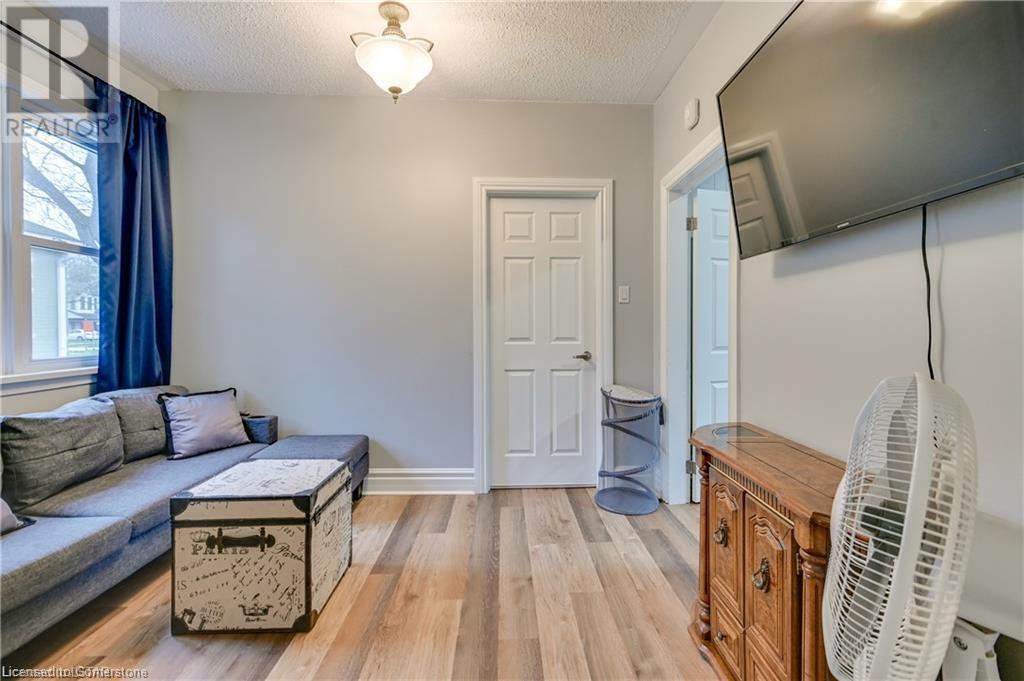 12 Cartwright Street Property Photo 10