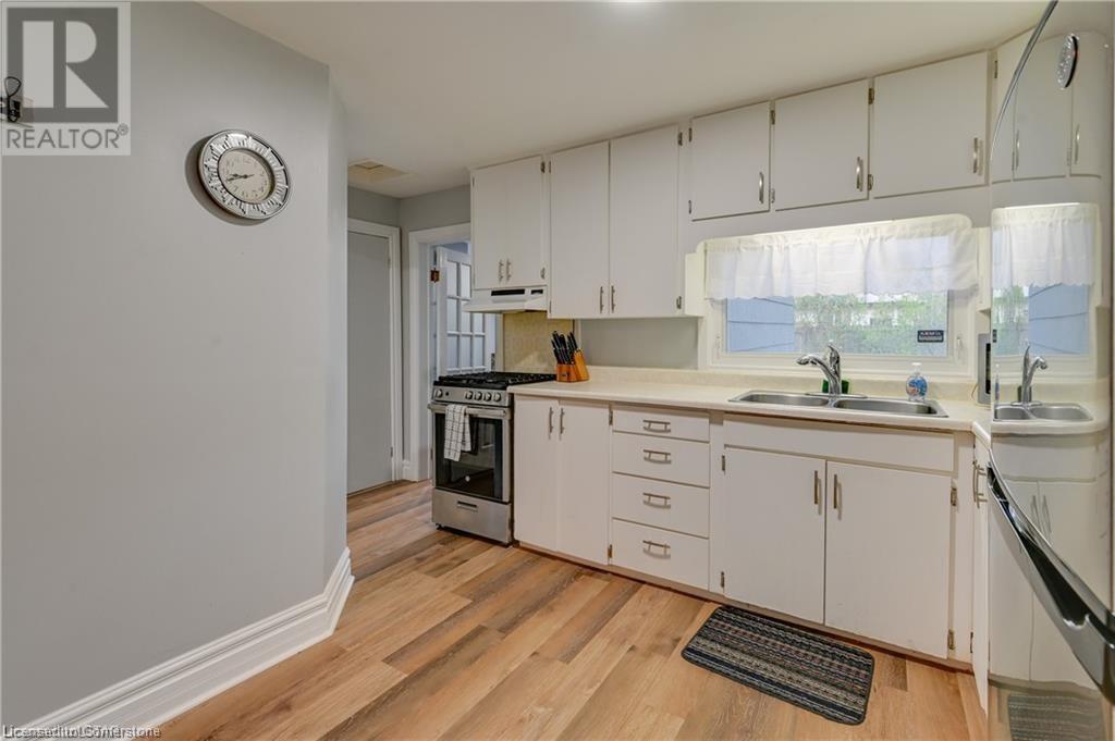 12 Cartwright Street Property Photo 11