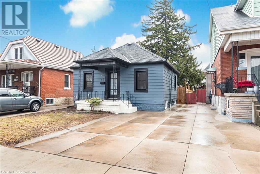 42 Cameron Avenue N Property Photo