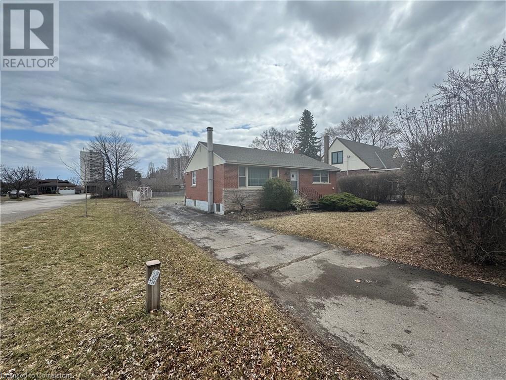 686 Wickens Avenue Property Photo