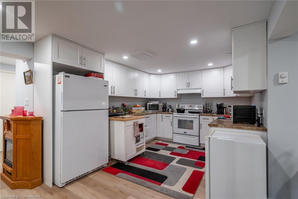 81 Hamilton Street N Property Photo 14