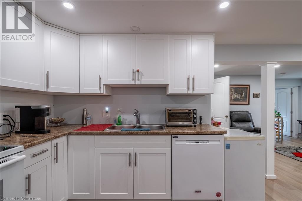 81 Hamilton Street N Property Photo 15