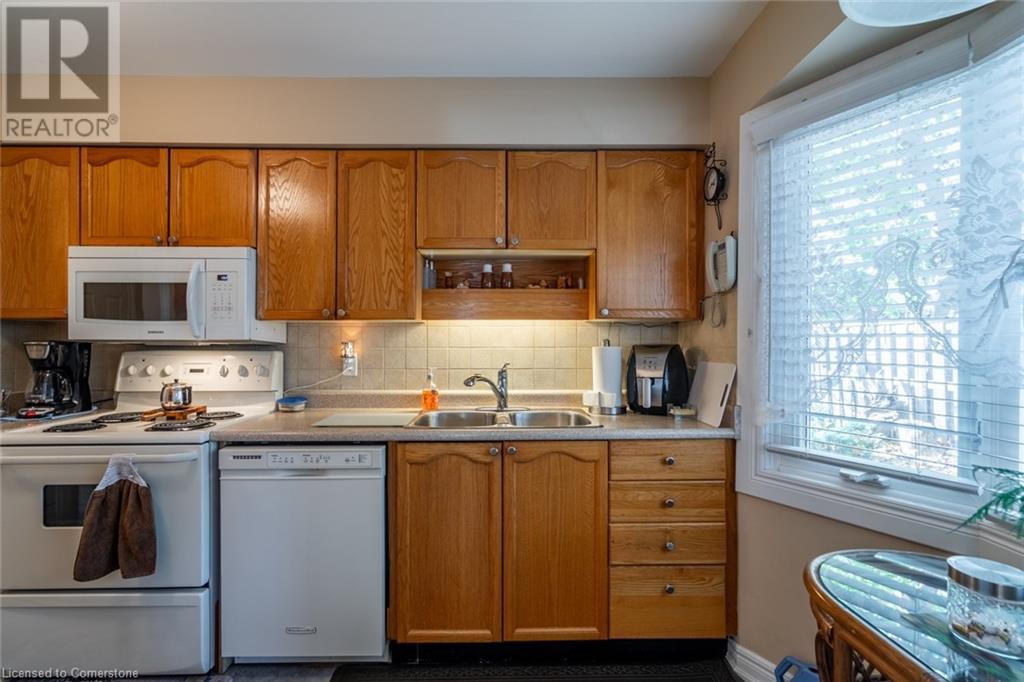 81 Hamilton Street N Property Photo 27