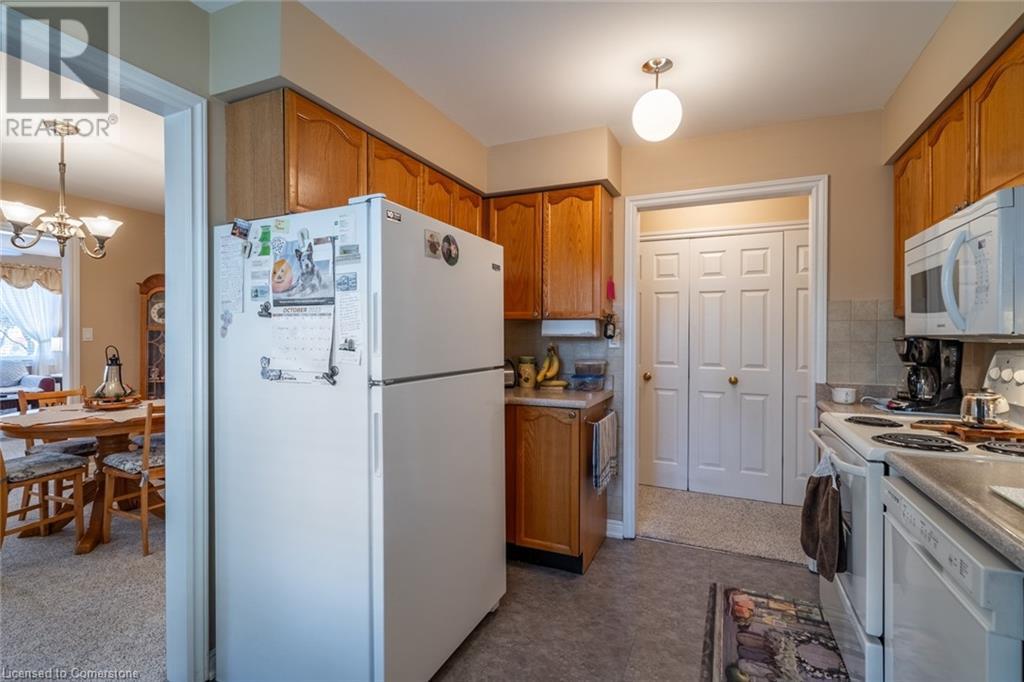 81 Hamilton Street N Property Photo 28