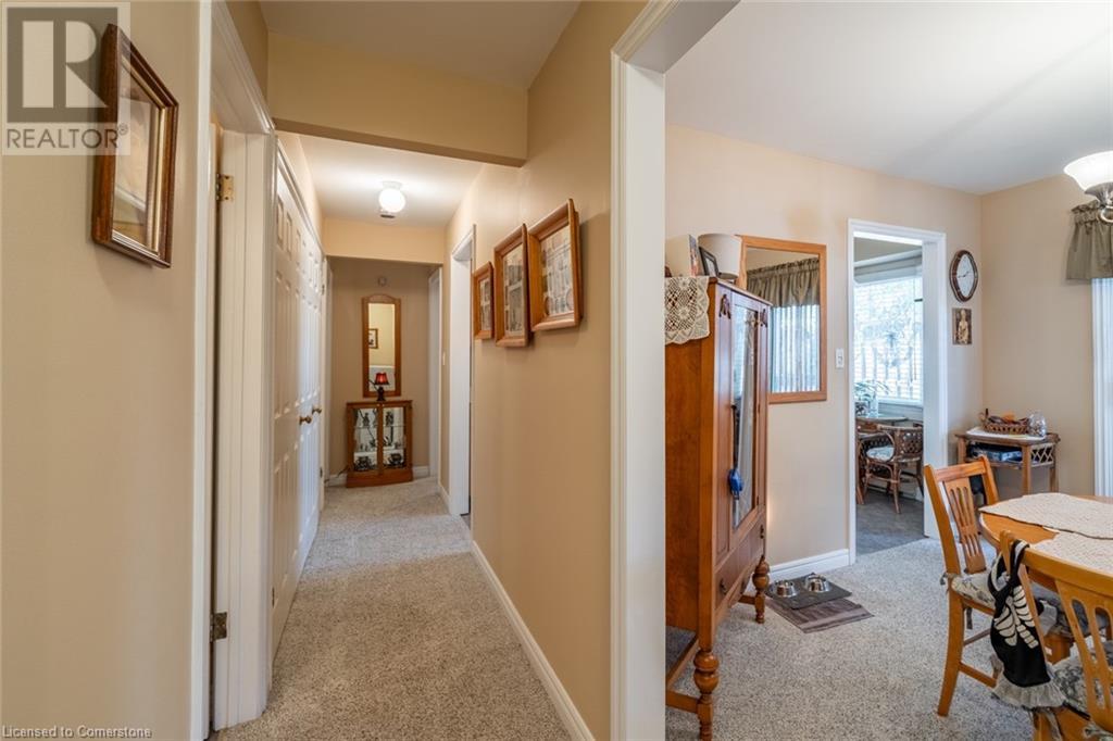 81 Hamilton Street N Property Photo 29