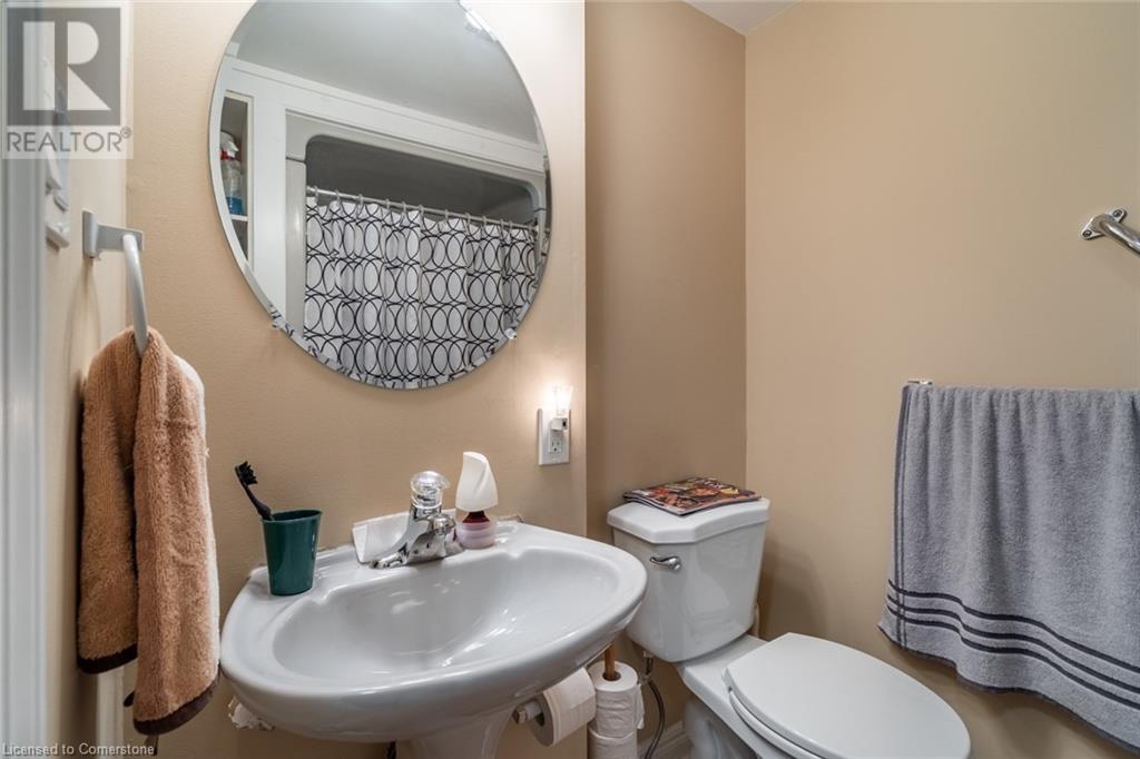 81 Hamilton Street N Property Photo 34