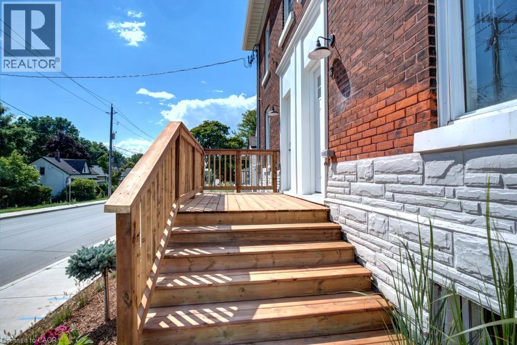 377 Main Street Property Photo 8