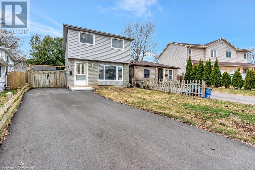458 Pinetree Crescent Property Photo