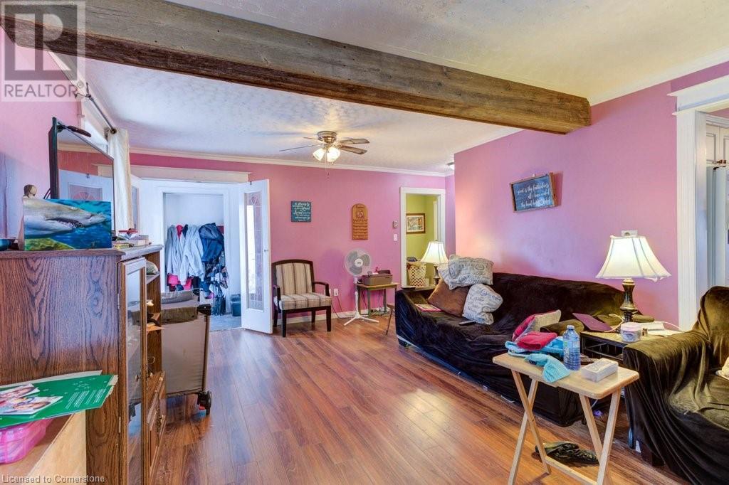 410 Queen Street S Property Photo 6