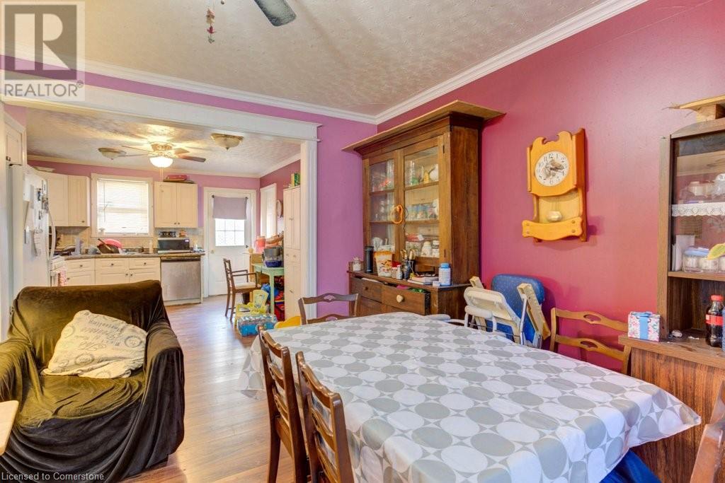 410 Queen Street S Property Photo 7
