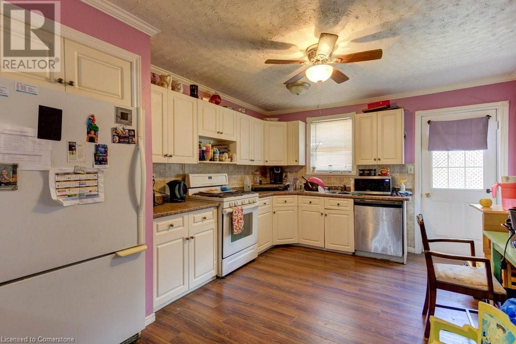 410 Queen Street S Property Photo 8
