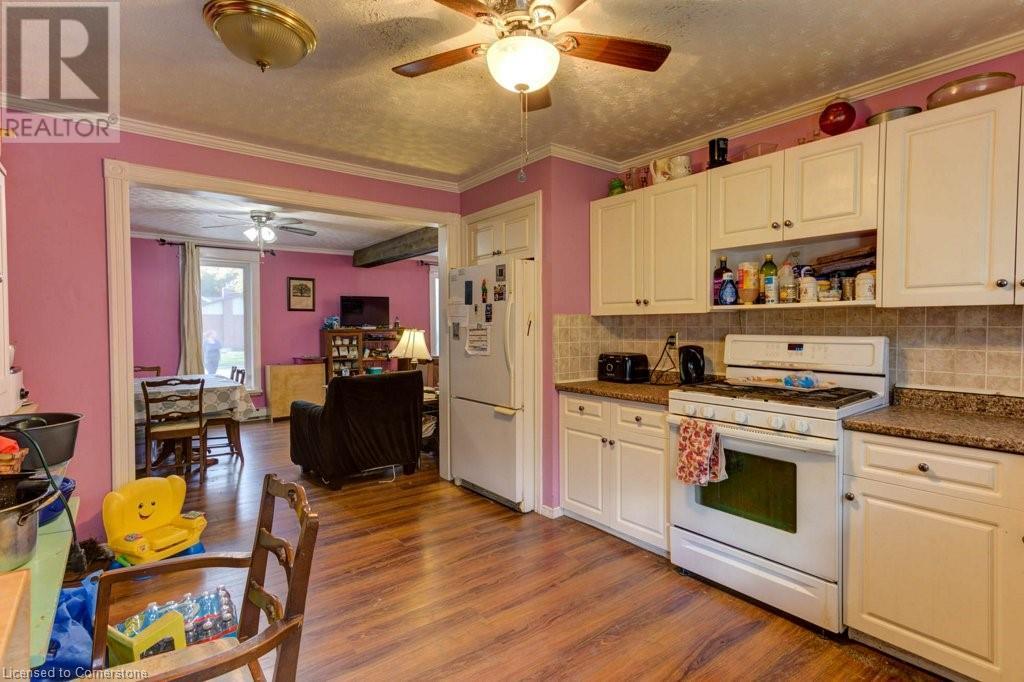 410 Queen Street S Property Photo 9