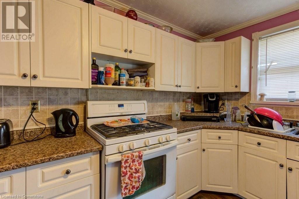 410 Queen Street S Property Photo 10