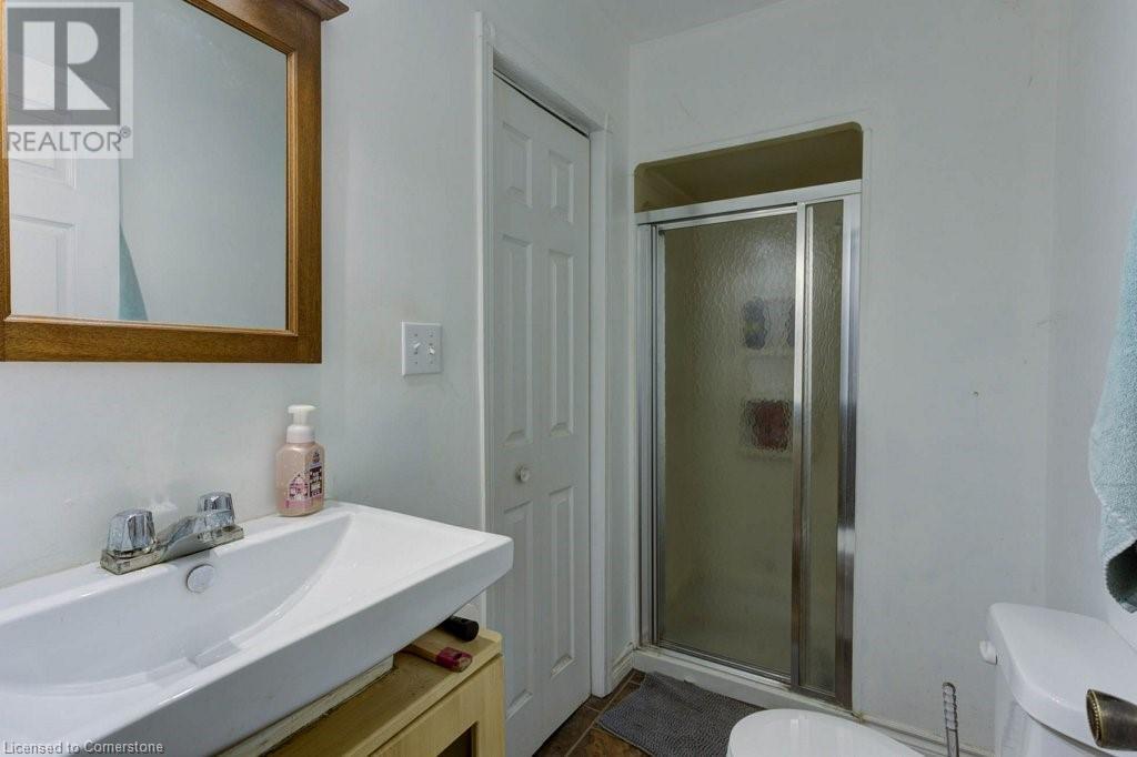 410 Queen Street S Property Photo 13
