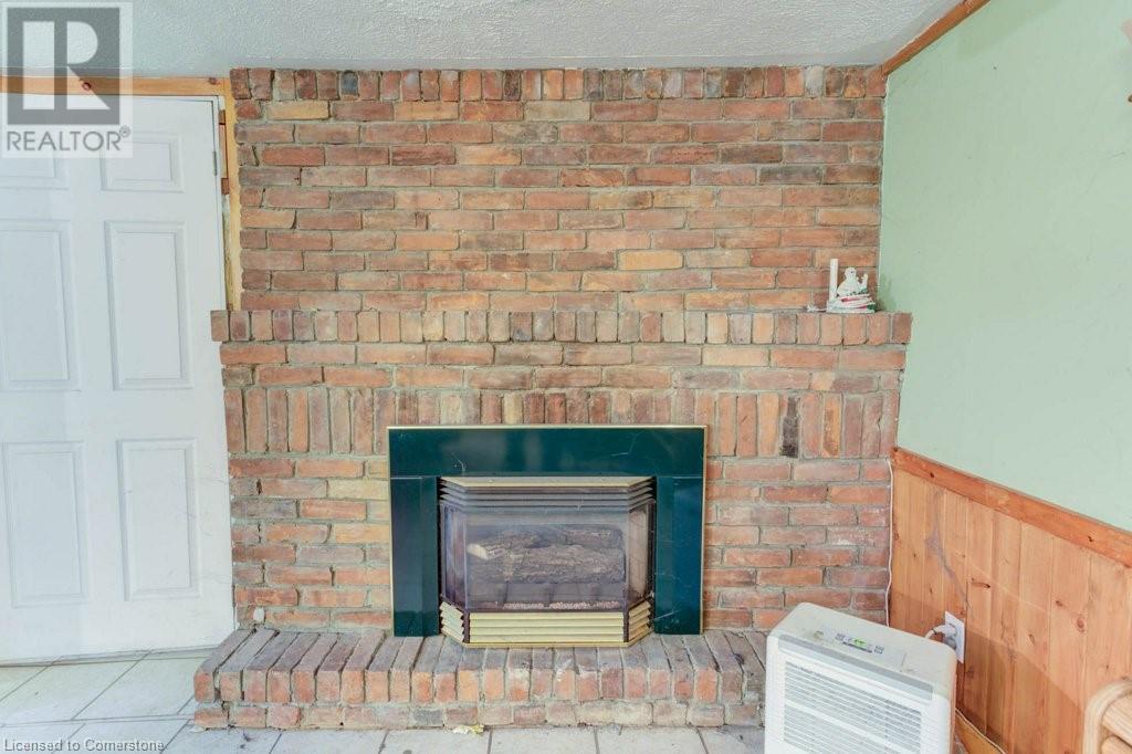 410 Queen Street S Property Photo 18