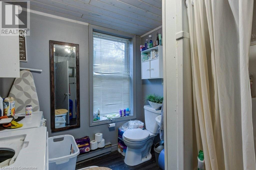 410 Queen Street S Property Photo 27