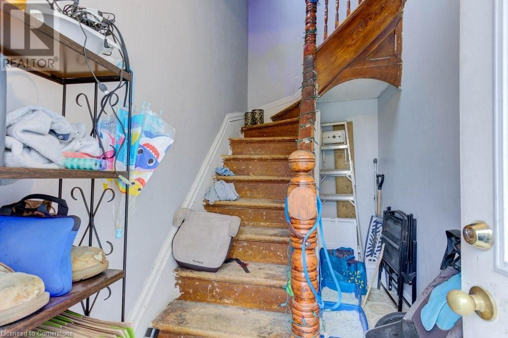 410 Queen Street S Property Photo 29