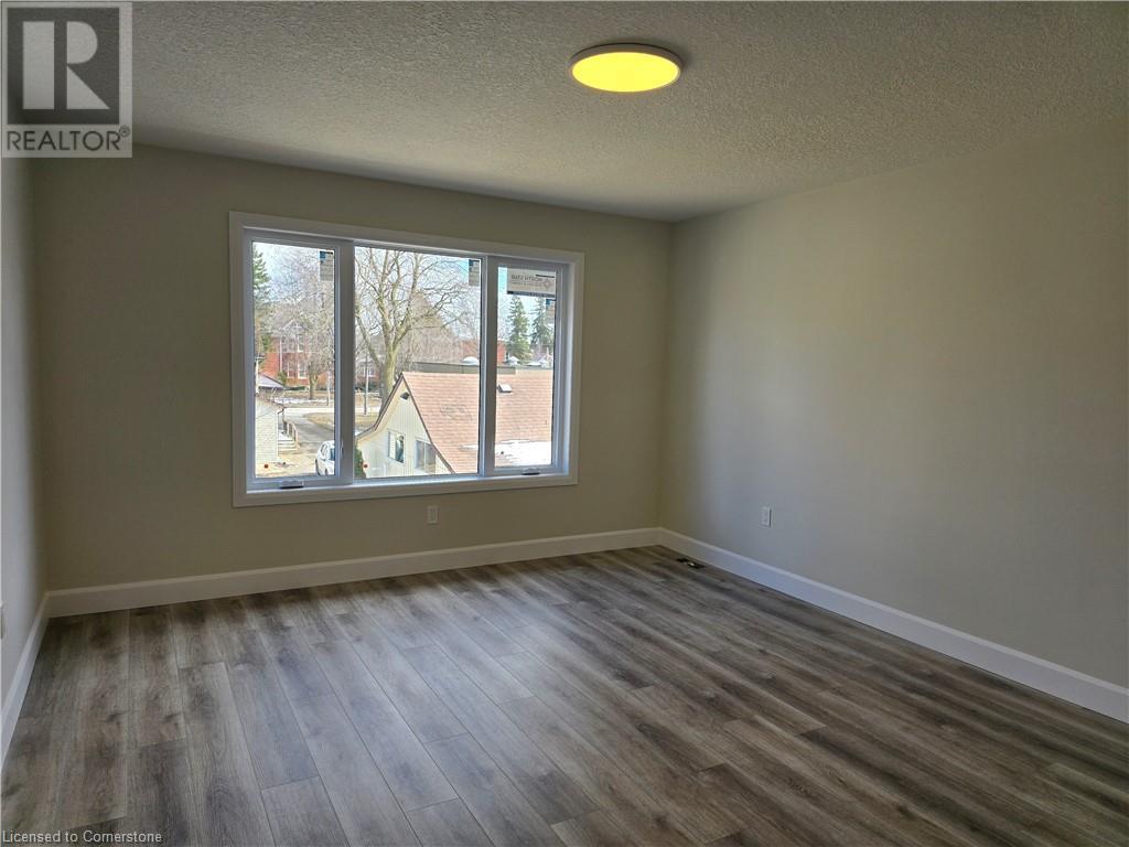 191 Queen Street Property Photo 6