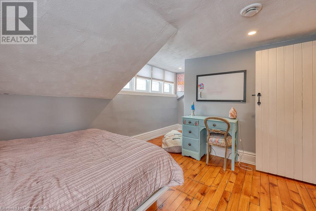 395 Holmes Street Property Photo 28