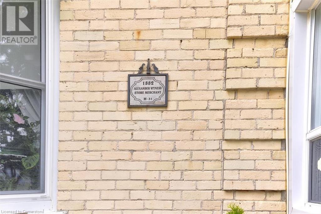 163 John Street S Property Photo 3