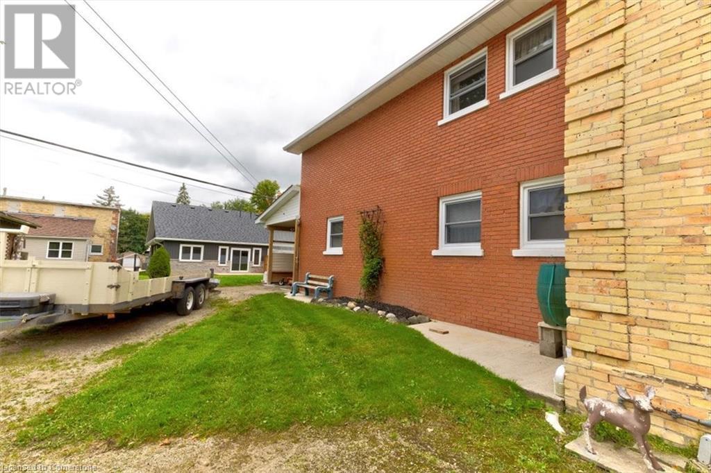 163 John Street S Property Photo 5