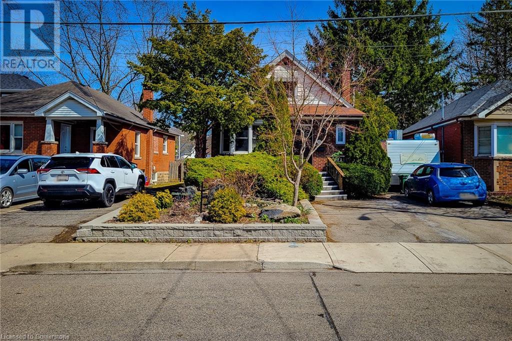 33 Norfolk Street S Property Photo 1