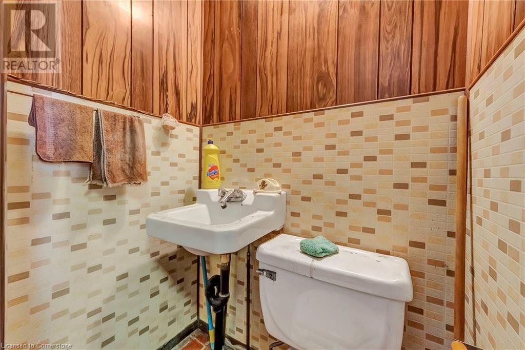 893 Barton Street E Property Photo 6