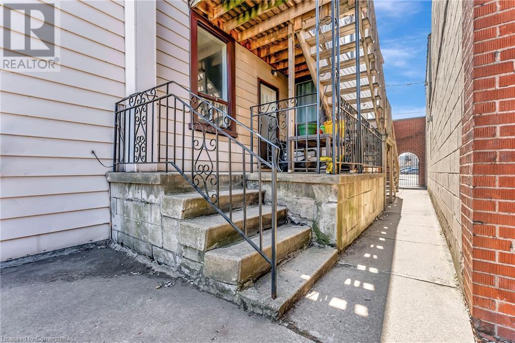 893 Barton Street E Property Photo 22