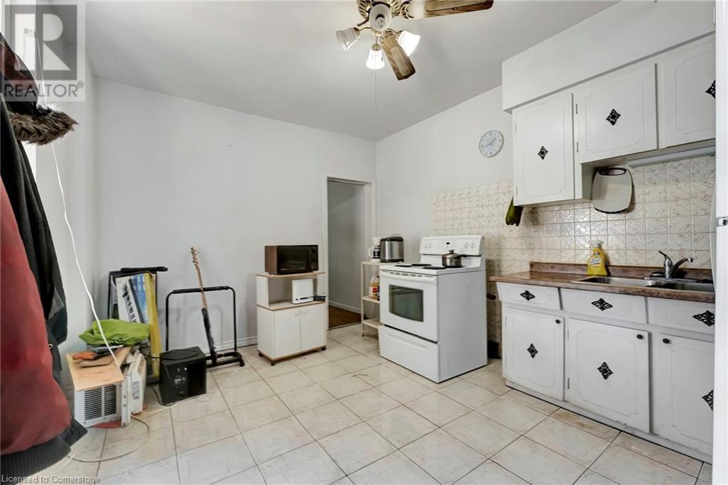 893 Barton Street E Property Photo 31
