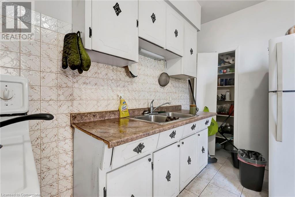 893 Barton Street E Property Photo 32