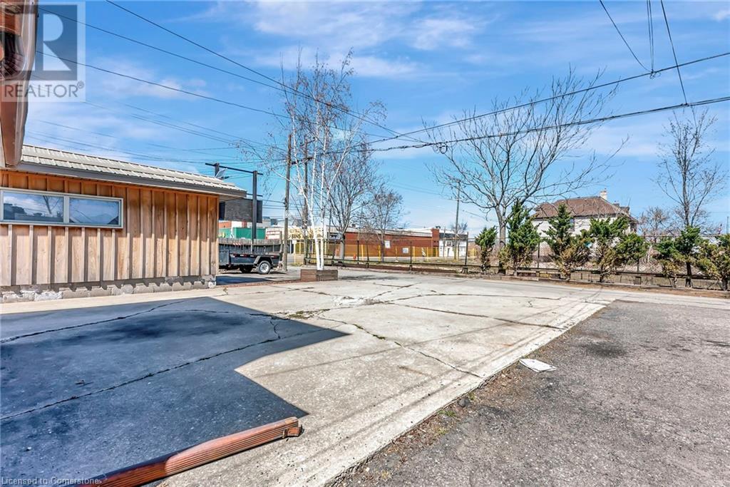 893 Barton Street E Property Photo 34