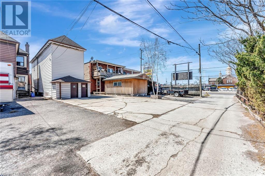 893 Barton Street E Property Photo 35