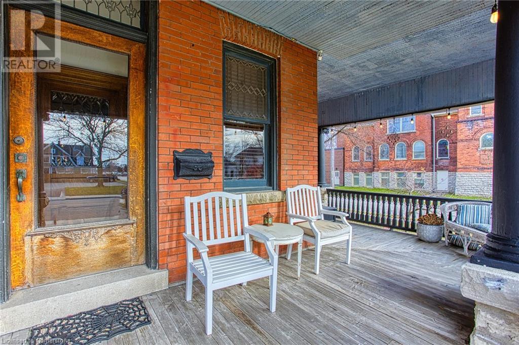 225 Broad Street E Property Photo 4