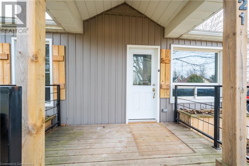 21 Renfrew Street E Property Photo 3