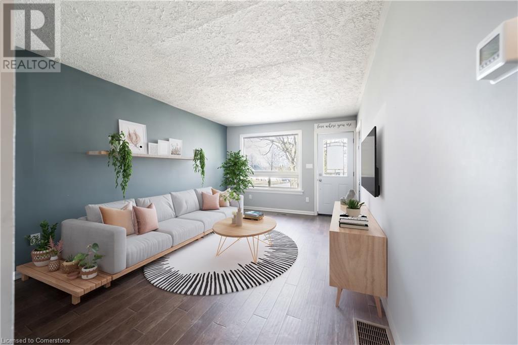21 Renfrew Street E Property Photo 4