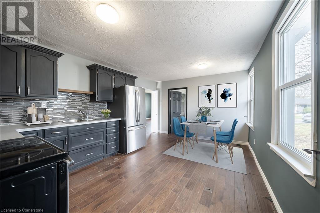 21 Renfrew Street E Property Photo 6