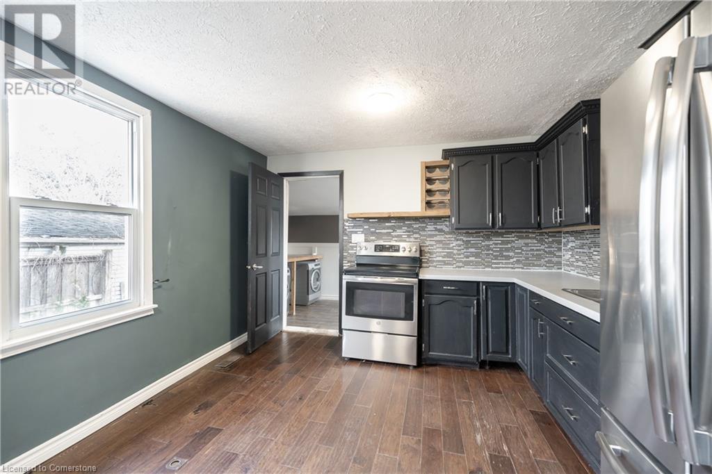 21 Renfrew Street E Property Photo 8