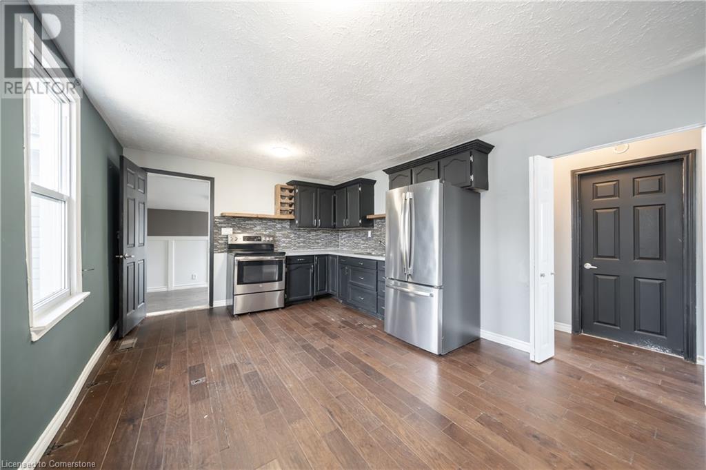 21 Renfrew Street E Property Photo 9