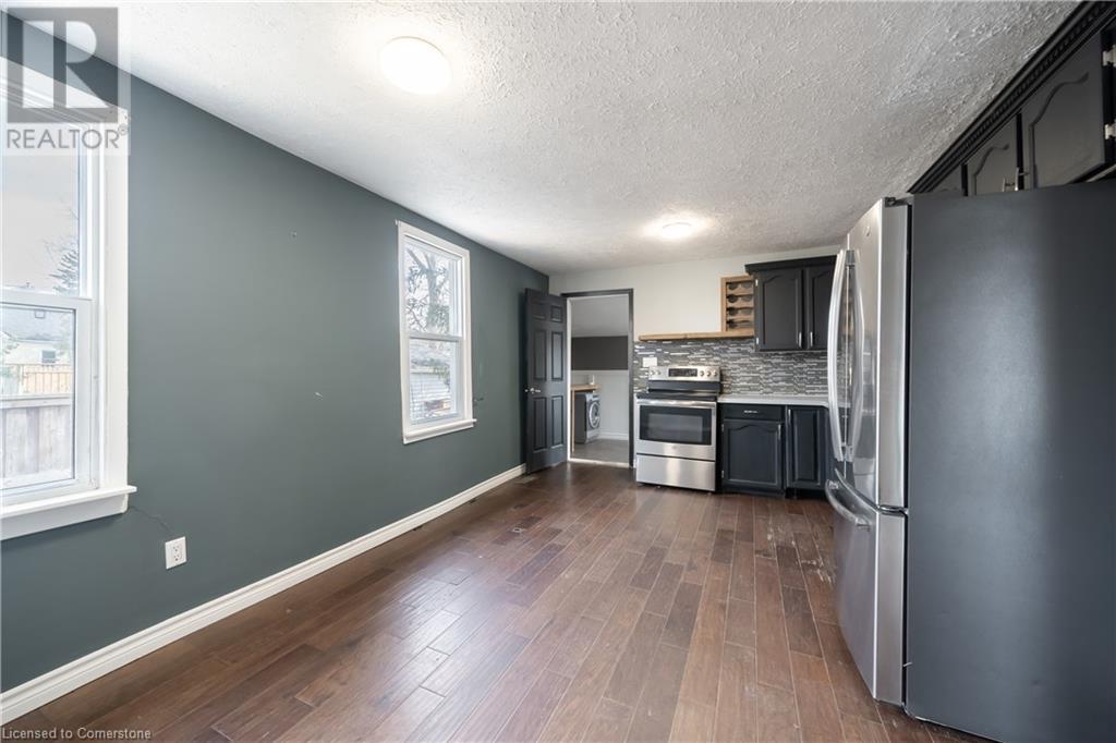 21 Renfrew Street E Property Photo 10